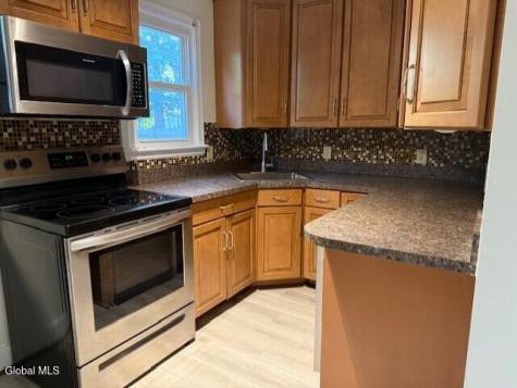 13 Parkwood Drive Colonie NY 12205