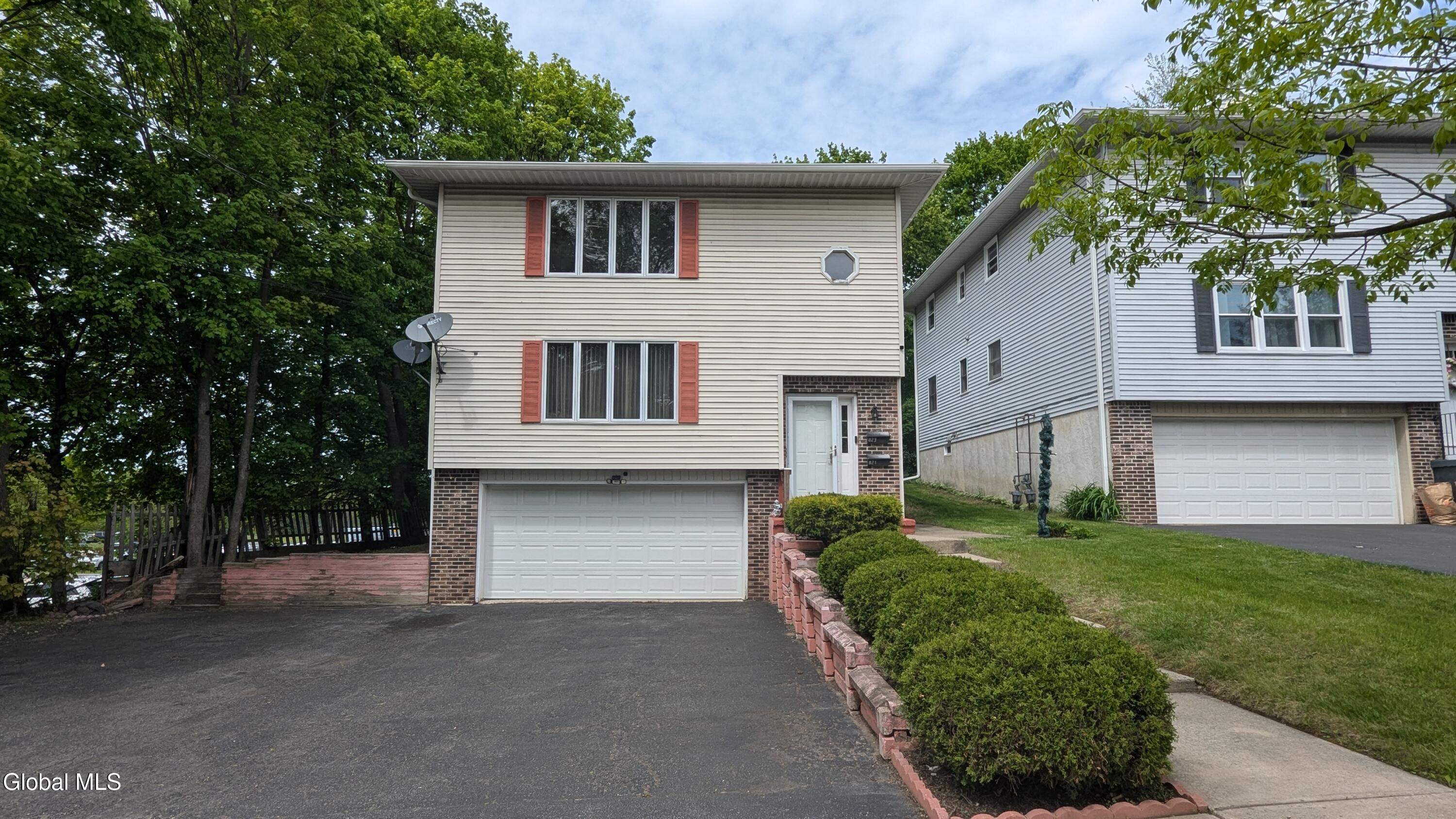 821 Salina Street Schenectady NY 12308