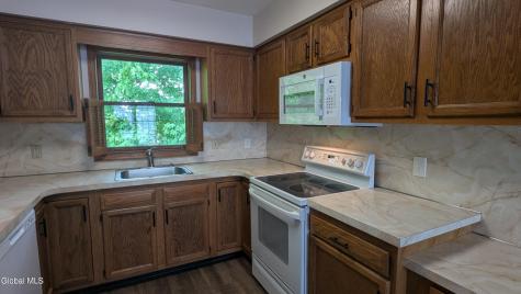 821 Salina Street Schenectady NY 12308
