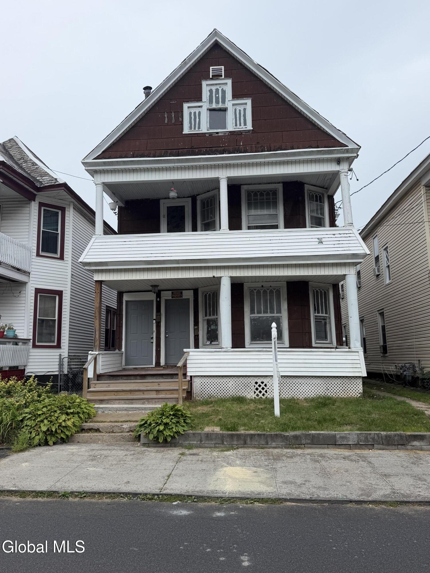 82 Robinson Street Schenectady NY 12304