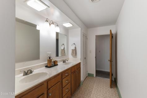 48 John David Lane Albany NY 12208