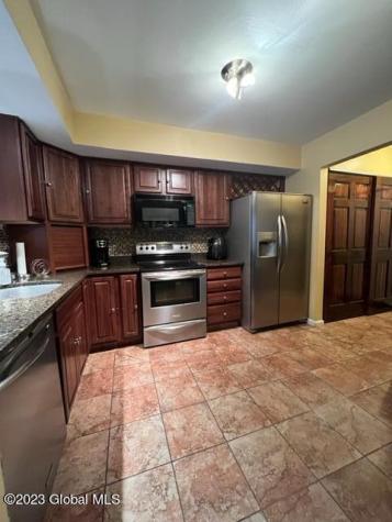 39 Grant Hill Court Clifton Park NY 12065