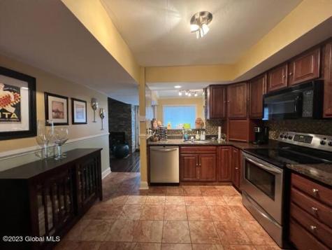 39 Grant Hill Court Clifton Park NY 12065