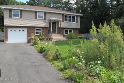 18 Ethel Drive Loudonville NY 12211