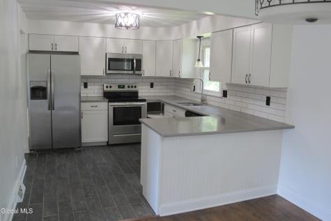 18 Ethel Drive Loudonville NY 12211