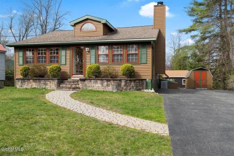 27 Holly Lane Queensbury NY 12845