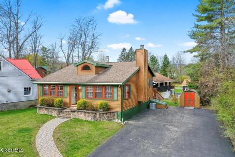 27 Holly Lane Queensbury NY 12845