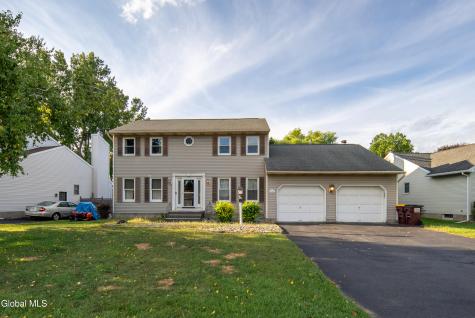 31 Berkshire Drive Colonie NY 12205