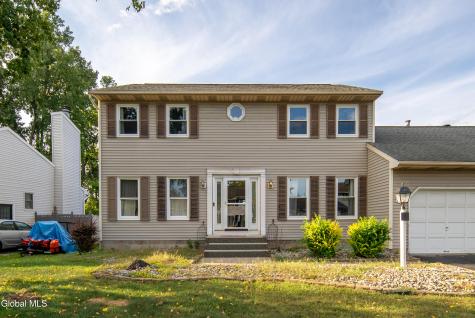 31 Berkshire Drive Colonie NY 12205
