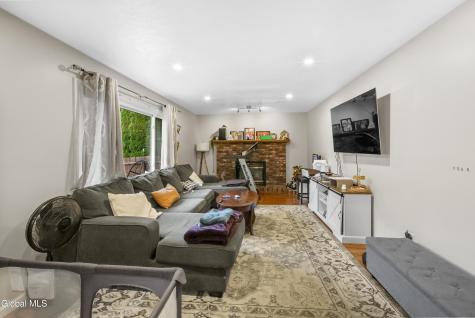 31 Berkshire Drive Colonie NY 12205