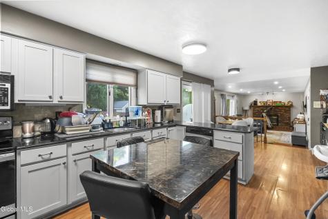 31 Berkshire Drive Colonie NY 12205