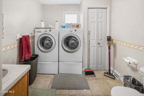 31 Berkshire Drive Colonie NY 12205