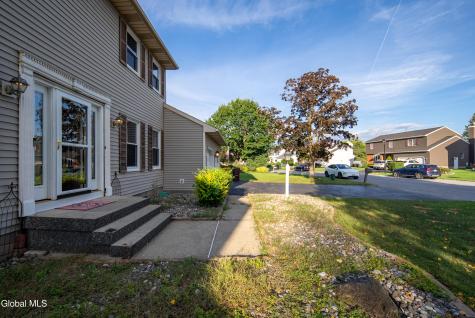 31 Berkshire Drive Colonie NY 12205
