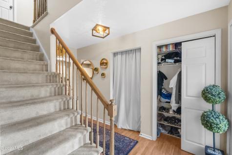 31 Berkshire Drive Colonie NY 12205