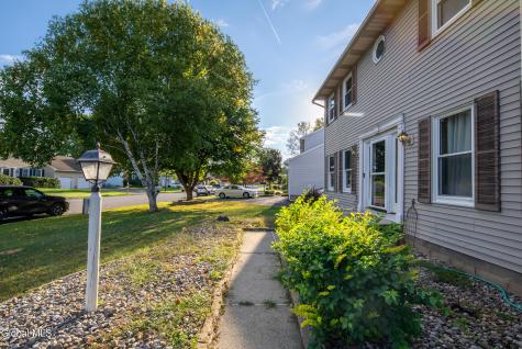 31 Berkshire Drive Colonie NY 12205
