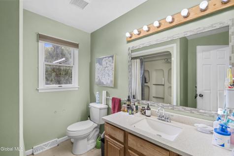 31 Berkshire Drive Colonie NY 12205