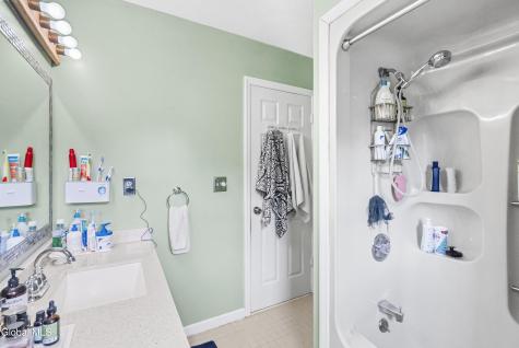 31 Berkshire Drive Colonie NY 12205