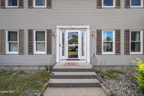 31 Berkshire Drive Colonie NY 12205