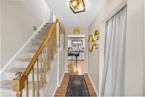 31 Berkshire Drive Colonie NY 12205