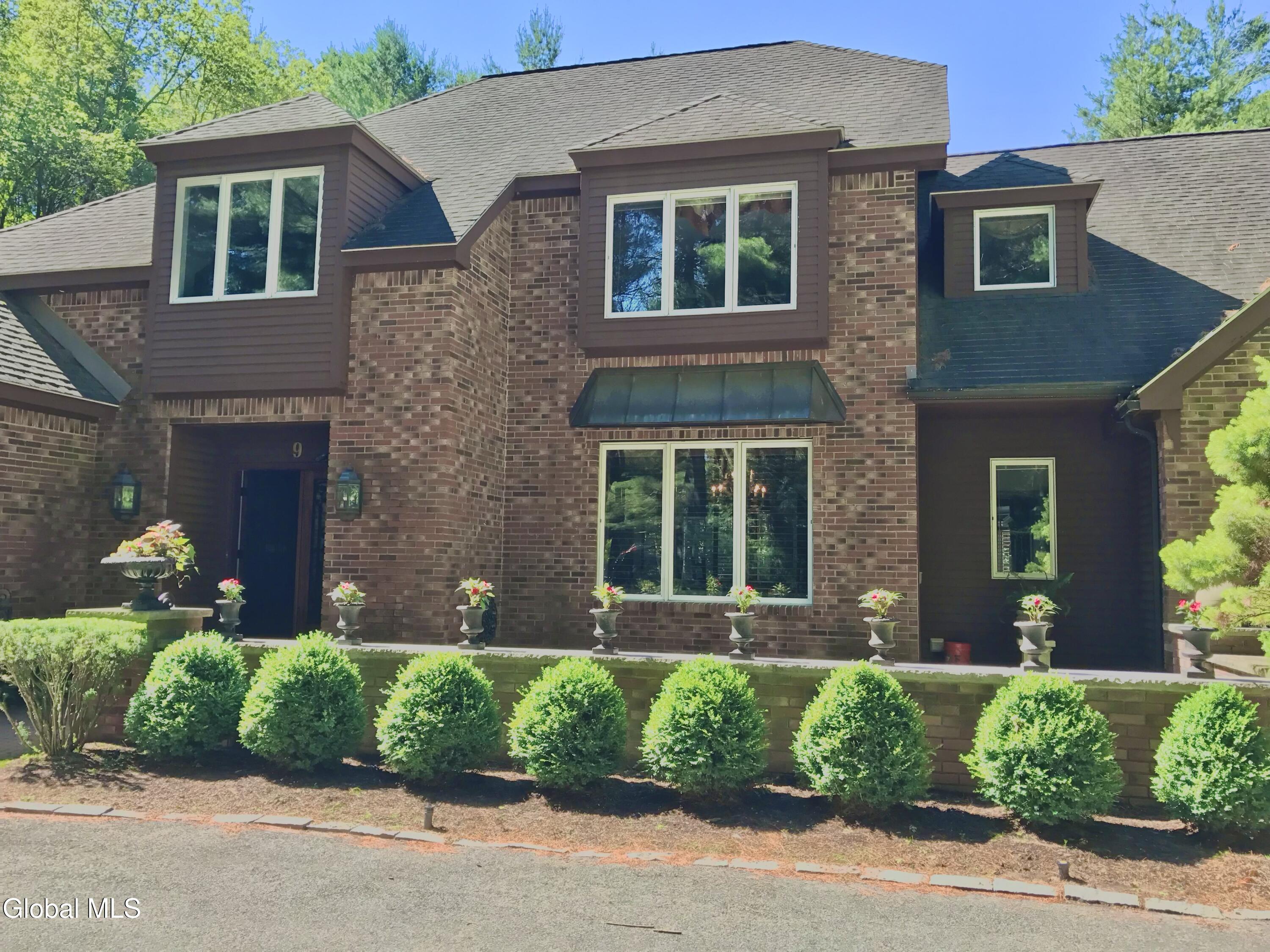 9 Oak Brook Boulevard Saratoga Springs NY 12866