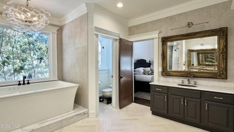 9 Oak Brook Boulevard Saratoga Springs NY 12866