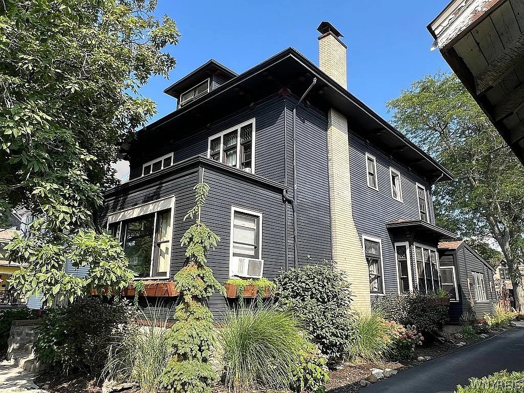21 Parkside Avenue Buffalo NY 14214