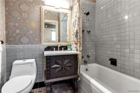 21 Mayfair Lane Buffalo NY 14201