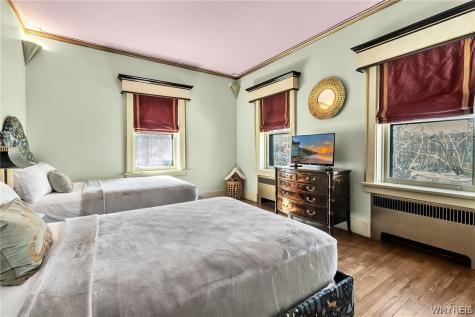 21 Mayfair Lane Buffalo NY 14201