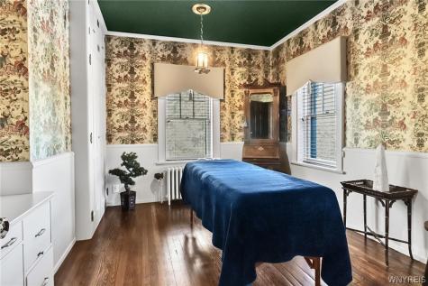 21 Mayfair Lane Buffalo NY 14201