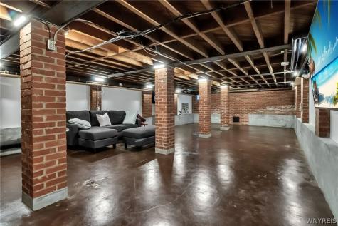 21 Mayfair Lane Buffalo NY 14201