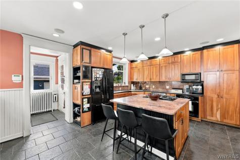 21 Colonial Circle Buffalo NY 14222