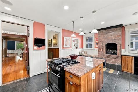 21 Colonial Circle Buffalo NY 14222