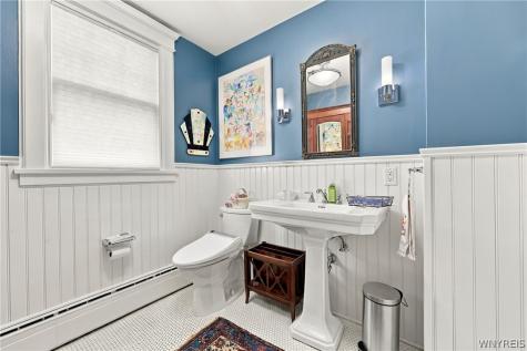 21 Colonial Circle Buffalo NY 14222