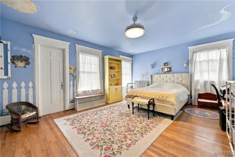 21 Colonial Circle Buffalo NY 14222