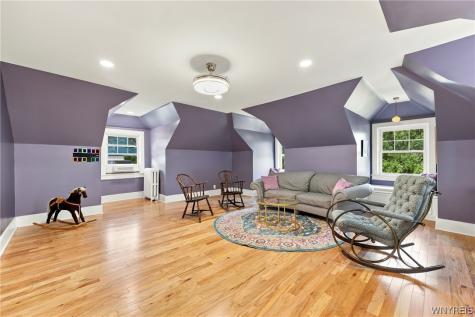 21 Colonial Circle Buffalo NY 14222