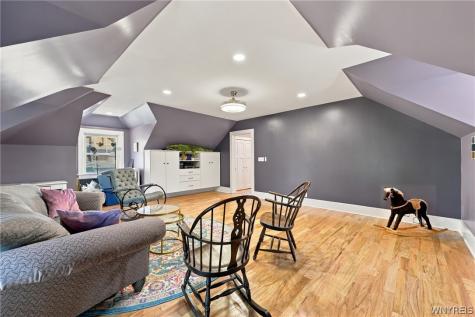 21 Colonial Circle Buffalo NY 14222