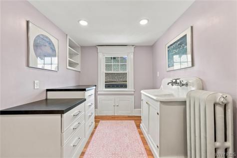 21 Colonial Circle Buffalo NY 14222