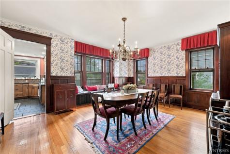 21 Colonial Circle Buffalo NY 14222