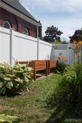 90 Hedley Place Buffalo NY 14208