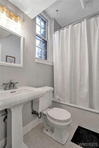 5 Mayfair Lane Buffalo NY 14201