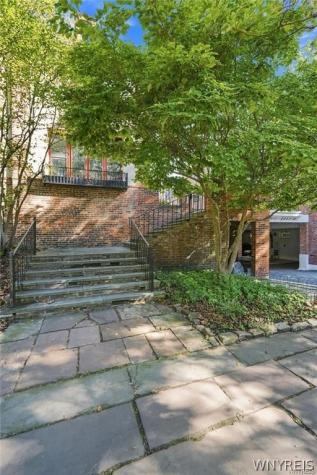 5 Mayfair Lane Buffalo NY 14201