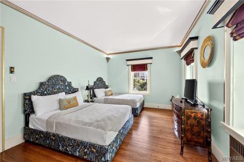 21 Mayfair Lane Buffalo NY 14201