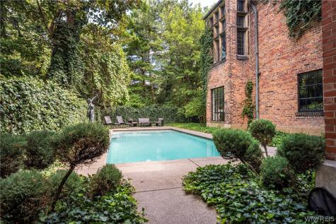 21 Mayfair Lane Buffalo NY 14201