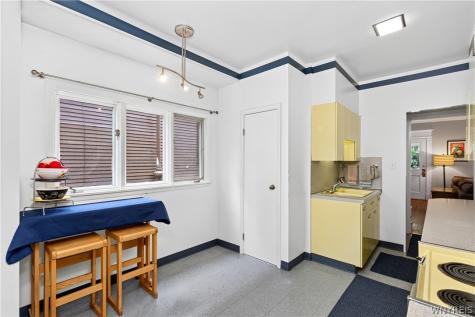 61 W Oakwood Place Buffalo NY 14214
