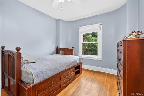 61 W Oakwood Place Buffalo NY 14214