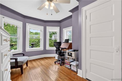 61 W Oakwood Place Buffalo NY 14214