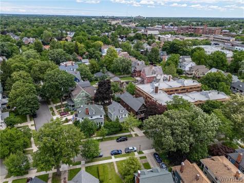 61 W Oakwood Place Buffalo NY 14214