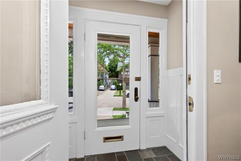 61 W Oakwood Place Buffalo NY 14214