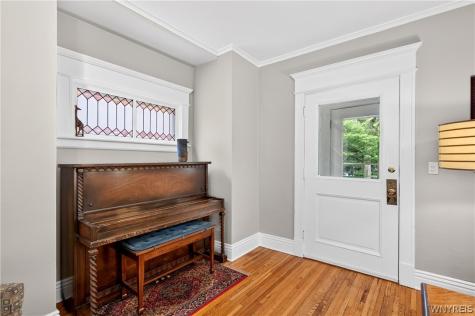 61 W Oakwood Place Buffalo NY 14214