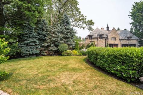 10 Randwood Lane Buffalo NY 14216